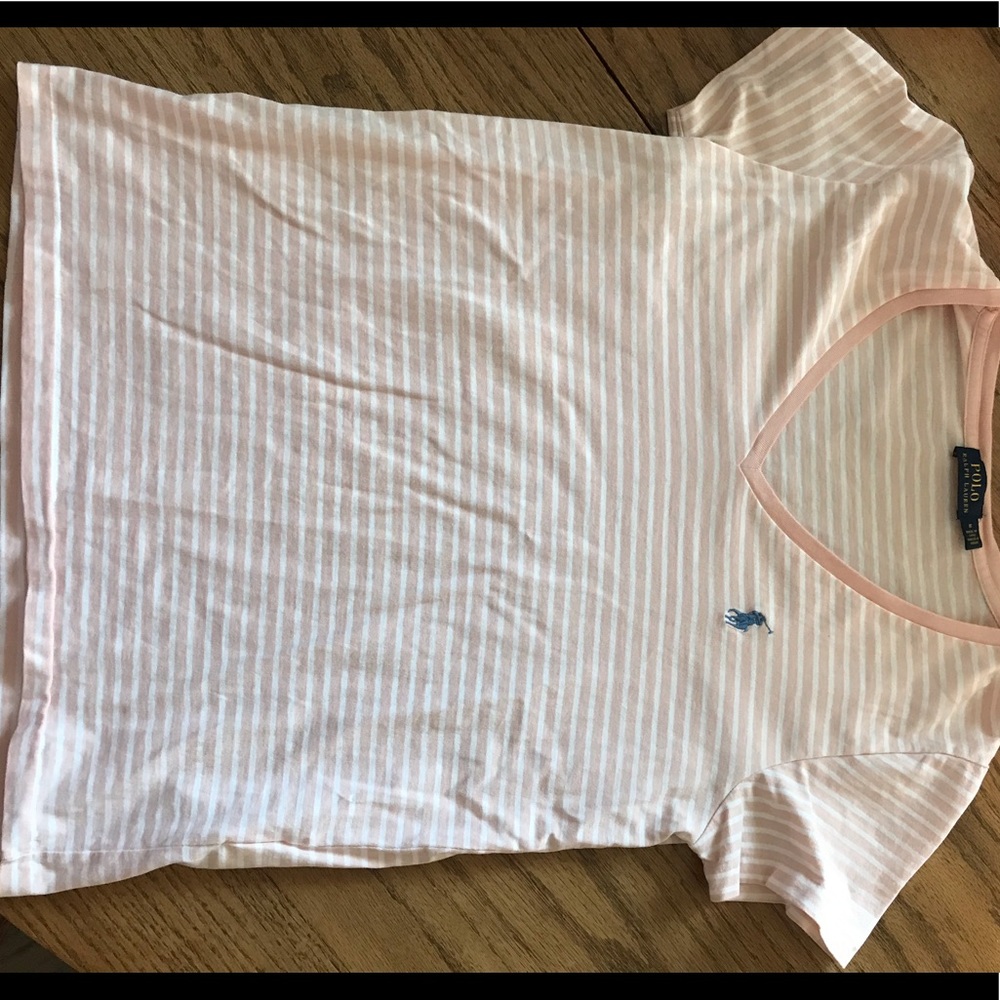 V-neck t-shirt